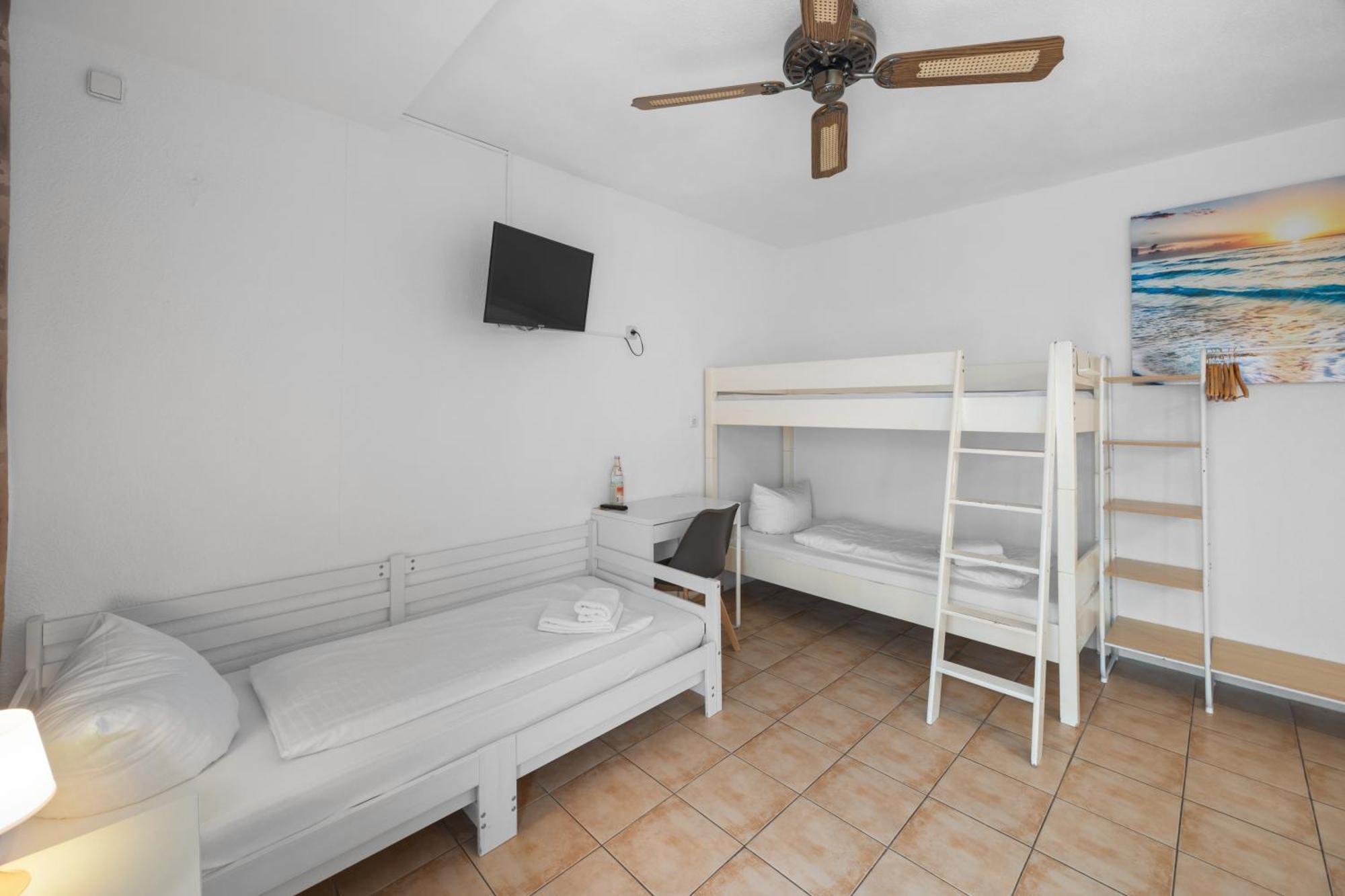 5-Bed Room
